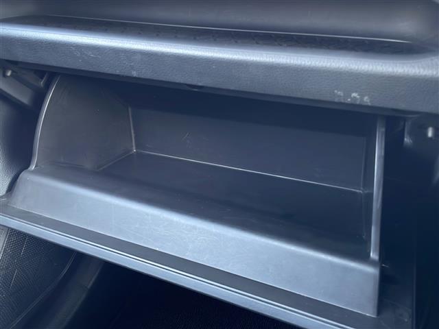 ＲＡＶ４ ＰＨＶ ブラックトーン　ワンオーナー　純正ディスプレイオーディオ　フルセグテレビ　パノラミックビューモニター　トヨタセーフティセンス　デジタルインナーミラー　ワイヤレス充電　ブラインドスポットモニター　ドライブレコーダー（19枚目）