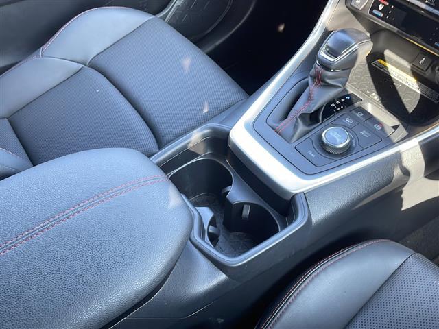 ＲＡＶ４ ＰＨＶ ブラックトーン　ワンオーナー　純正ディスプレイオーディオ　フルセグテレビ　パノラミックビューモニター　トヨタセーフティセンス　デジタルインナーミラー　ワイヤレス充電　ブラインドスポットモニター　ドライブレコーダー（20枚目）