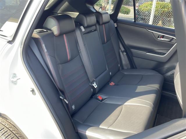 ＲＡＶ４ ＰＨＶ ブラックトーン　ワンオーナー　純正ディスプレイオーディオ　フルセグテレビ　パノラミックビューモニター　トヨタセーフティセンス　デジタルインナーミラー　ワイヤレス充電　ブラインドスポットモニター　ドライブレコーダー（25枚目）