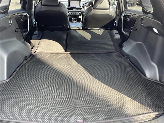 ＲＡＶ４ ＰＨＶ ブラックトーン　ワンオーナー　純正ディスプレイオーディオ　フルセグテレビ　パノラミックビューモニター　トヨタセーフティセンス　デジタルインナーミラー　ワイヤレス充電　ブラインドスポットモニター　ドライブレコーダー（28枚目）