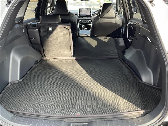 ＲＡＶ４ ＰＨＶ ブラックトーン　ワンオーナー　純正ディスプレイオーディオ　フルセグテレビ　パノラミックビューモニター　トヨタセーフティセンス　デジタルインナーミラー　ワイヤレス充電　ブラインドスポットモニター　ドライブレコーダー（29枚目）