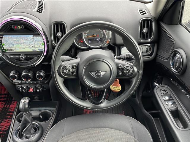 ＭＩＮＩ クーパーＤ　クロスオーバー　ＭＩＮＩナビゲーションシステム　バックカメラ　ＥＴＣ　ドライブレコーダー　１７インチ純正アルミホイール　純正フロアマット　クルーズコントロール　ＬＥＤヘッドランプ　フォグランプ　取扱説明書　保証書（9枚目）