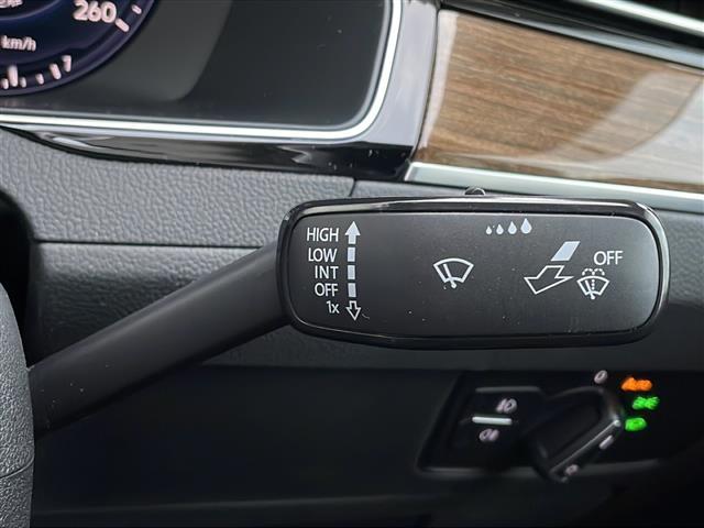 パサート TSIハイライン 純正ナビ ワンセグテレビ Bluetooth CD/DVD ETC 前後ドライブレコーダー パワーバックドア プッシュスタート スマートキー(スペアキー有) 電動パーキングブレーキ パワーシート(12枚目)