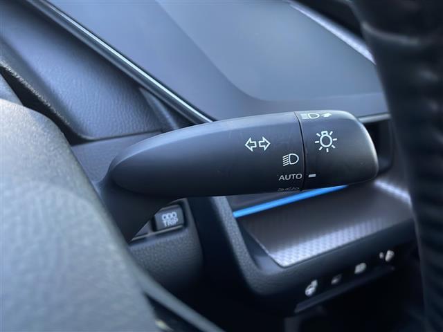 プリウス Ｚ　モデリスタエアロ　純正１２．３インチナビ　パノラミックビューモニター　トヨタセーフティセンス　デジタルインナーミラー　シートヒーター　ベンチレーション　ＥＴＣ　ステアリングヒーター　Ｂｌｕｅｔｏｏｔｈ（12枚目）