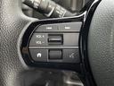 【　ステアリングスイッチ　】手元のスイッチでナビ操作が可能で、非常に便利な機能です！取り付けのナビによってはオプション設定となっております！詳しくはスタッフまで♪／／