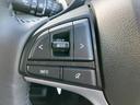 【ステアリングオーディオスイッチ】ハンドルを握ったまま指先でオーディオの音量調節や選曲などができちゃいます♪手元で操作できるので安全運転にもつながりますね!