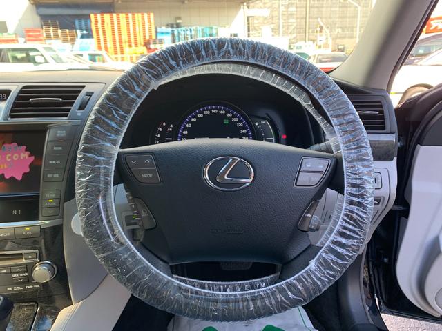 4WD/Navi/CD/DVD/AW/LeatherSeat/PowerSeat/BackCamera