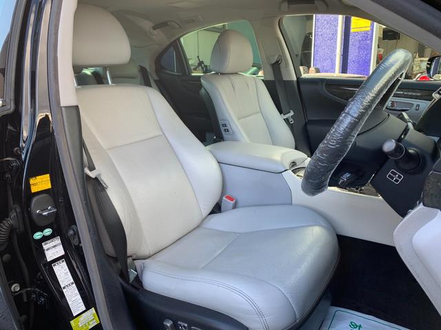 4WD/Navi/CD/DVD/AW/LeatherSeat/PowerSeat/BackCamera