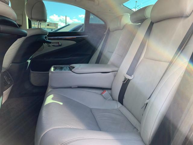 4WD/Navi/CD/DVD/AW/LeatherSeat/PowerSeat/BackCamera