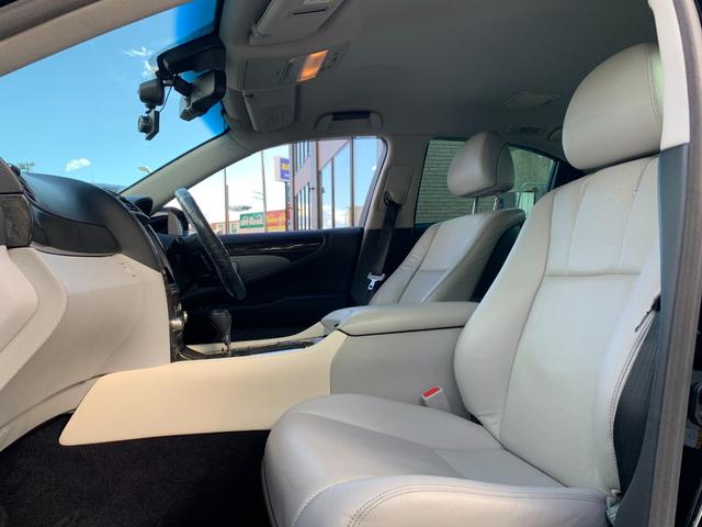 4WD/Navi/CD/DVD/AW/LeatherSeat/PowerSeat/BackCamera