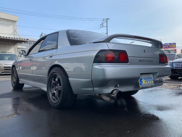 スカイライン ＧＴＳ－ｔタイプＭ　５速マニュアル　サンルーフ　ＲＢ２０ＤＥＴ　走行３２０００ＫＭ　Ｒ３２ＧＴ－Ｒ純正ＡＷ　純正エアロ　前置きインタークーラー　ＡＰＥＸエアクリーナー　社外足回り　タワーバー　ＮＩＳＵＭＯフロアマット（9枚目）