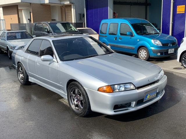 スカイライン ＧＴＳ－ｔタイプＭ　５速マニュアル　サンルーフ　ＲＢ２０ＤＥＴ　走行３２０００ＫＭ　Ｒ３２ＧＴ－Ｒ純正ＡＷ　純正エアロ　前置きインタークーラー　ＡＰＥＸエアクリーナー　社外足回り　タワーバー　ＮＩＳＵＭＯフロアマット（24枚目）