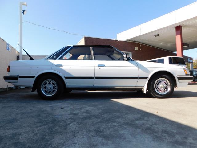 マークII グランデ　ツインカム２４　ツインカム２４　１Ｇエンジン　ノーマル車　ブリヂストン製ＳＩＥＧホイール１４インチ　パイオニア製オーディオ　リア置型スピーカー（5枚目）