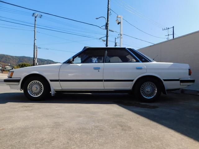 マークII グランデ　ツインカム２４　ツインカム２４　１Ｇエンジン　ノーマル車　ブリヂストン製ＳＩＥＧホイール１４インチ　パイオニア製オーディオ　リア置型スピーカー（6枚目）