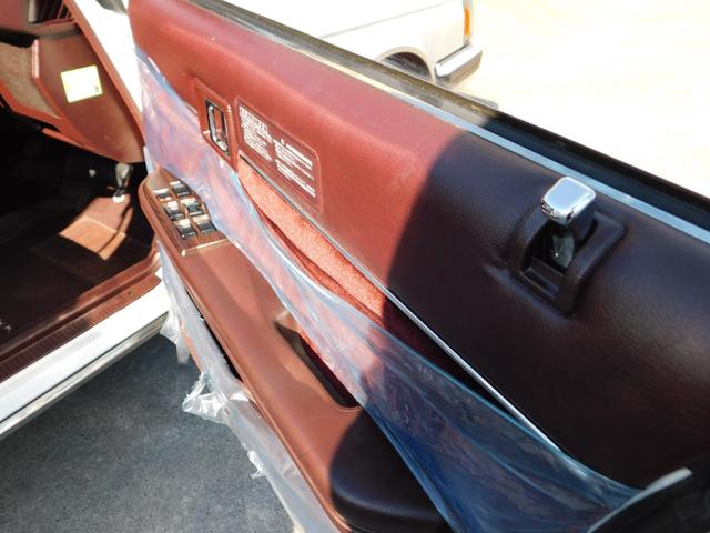 マークII グランデ　ツインカム２４　ツインカム２４　１Ｇエンジン　ノーマル車　ブリヂストン製ＳＩＥＧホイール１４インチ　パイオニア製オーディオ　リア置型スピーカー（15枚目）
