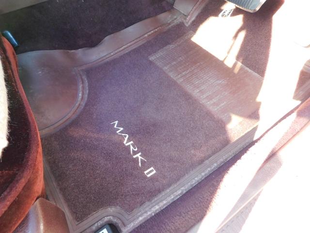 マークII グランデ　ツインカム２４　ツインカム２４　１Ｇエンジン　ノーマル車　ブリヂストン製ＳＩＥＧホイール１４インチ　パイオニア製オーディオ　リア置型スピーカー（35枚目）