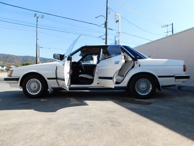 マークII グランデ　ツインカム２４　ツインカム２４　１Ｇエンジン　ノーマル車　ブリヂストン製ＳＩＥＧホイール１４インチ　パイオニア製オーディオ　リア置型スピーカー（37枚目）