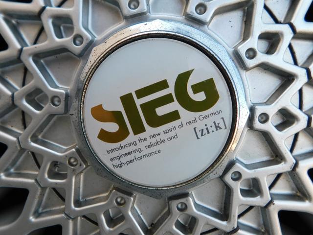 マークII グランデ　ツインカム２４　ツインカム２４　１Ｇエンジン　ノーマル車　ブリヂストン製ＳＩＥＧホイール１４インチ　パイオニア製オーディオ　リア置型スピーカー（66枚目）