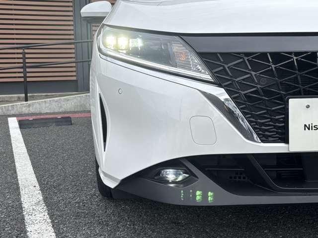 ノート １．２　Ｘ　衝突被害軽減ブレ－キ　全方位カメラ　ＥＴＣ付　ＬＥＤヘッドライト　レーンアシスト　インテリジェントキー　ワンオーナー　ドラレコ　アイドリングストップ　整備記録簿　盗難防止システム　ワンセグＴＶ　ＡＢＳ（3枚目）