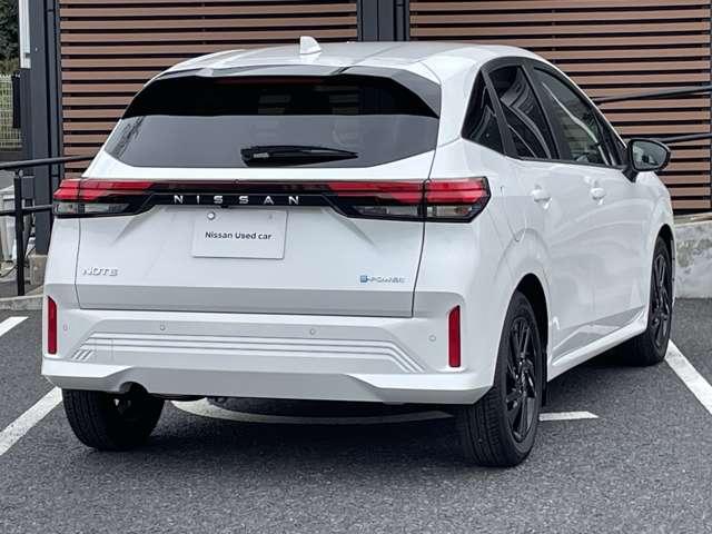 ノート １．２　Ｘ　９０周年記念車　当社試乗車ｕｐ　衝突被害軽減システム　ＬＥＤライト　ＬＤＷ　インテリジェントキー　イモビライザー　フルオートエアコン　メモリーナビ　アルミホイール　パワーウィンドウ　アラウンドビューカメラ（3枚目）