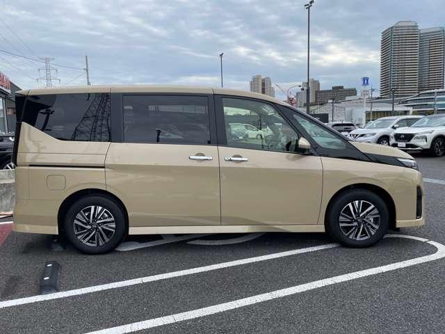 セレナ ２．０　ハイウェイスターＶ　当社試乗車ｕｐ　Ｗ電動スライド　レーダークルコン　レーンアシスト　ＬＥＤランプ　盗難防止システム　ＥＴＣ装備　カーテンエアバッグ　アルミホイール　キーフリー　メモリ－ナビ　ナビＴＶ　記録簿　エアコン　ドラレコ　ＡＢＳ（2枚目）
