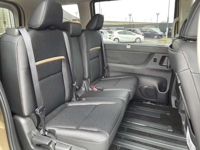 セレナ ２．０　ハイウェイスターＶ　当社試乗車ｕｐ　Ｗ電動スライド　レーダークルコン　レーンアシスト　ＬＥＤランプ　盗難防止システム　ＥＴＣ装備　カーテンエアバッグ　アルミホイール　キーフリー　メモリ－ナビ　ナビＴＶ　記録簿　エアコン　ドラレコ　ＡＢＳ（9枚目）