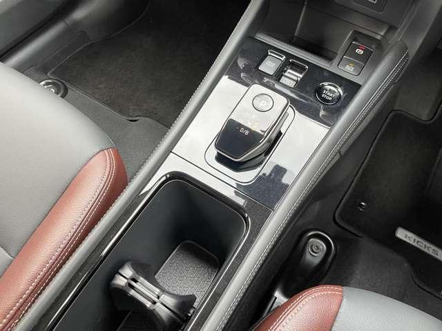 キックス 1.2 X FOUR ツートーン インテリアエディション(e-POWER) 4WD 当社試乗車upブラウンインテリアパッケージ アラウンドビュ- LED インテリキー アイドリングストップ 盗難防止システム 4WD オートエアコン 車線逸脱警報 アルミホイール ナビTV メモリーナビ 踏み間違え防止(14枚目)