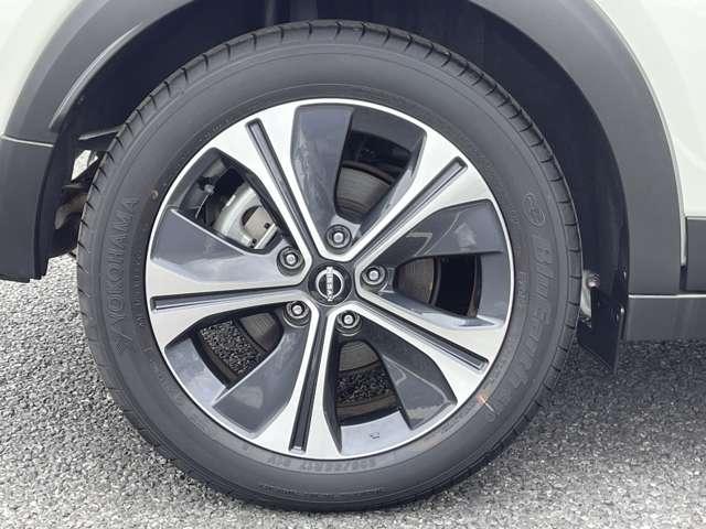 キックス 1.2 X FOUR ツートーン インテリアエディション(e-POWER) 4WD 当社試乗車upブラウンインテリアパッケージ アラウンドビュ- LED インテリキー アイドリングストップ 盗難防止システム 4WD オートエアコン 車線逸脱警報 アルミホイール ナビTV メモリーナビ 踏み間違え防止(19枚目)