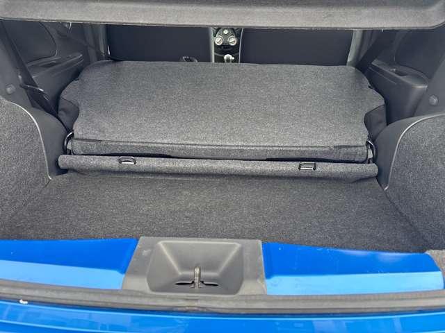 マーチ １．２　１２Ｘ　後カメラ　イモビ　スマートキープッシュスタート　アイストップ　ナビＴＶ　記録簿付き　運転席助手席エアバック　パワーウインド　パワステ　ＡＢＳ　ワンセグ　キーレスエントリー　ワンオーナー　メモリーナビ（9枚目）