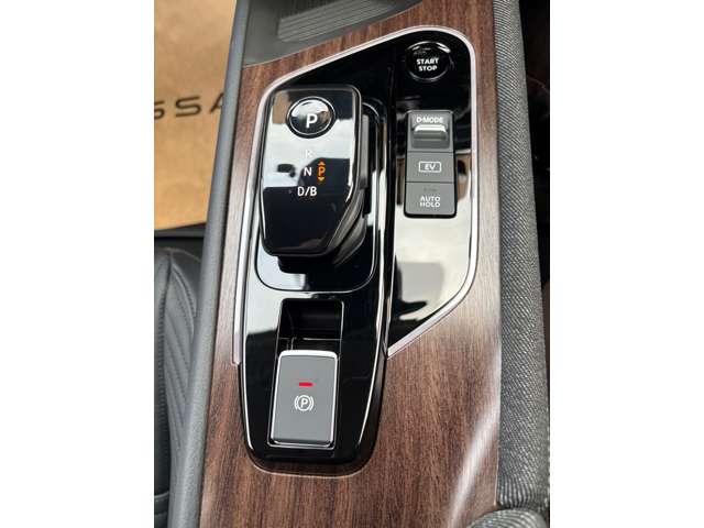 オーラ １．２　Ｇ　レザーエディション　ワンオーナ　追突防止　レーダークルーズ　本革　車線逸脱警報装置　ＬＥＤ　ドライブレコーダー　盗難防止　記録簿　バックモニター　ＥＴＣ　インテリジェントキー　メモリーナビゲーション　ＡＷ　オートエアコン（16枚目）