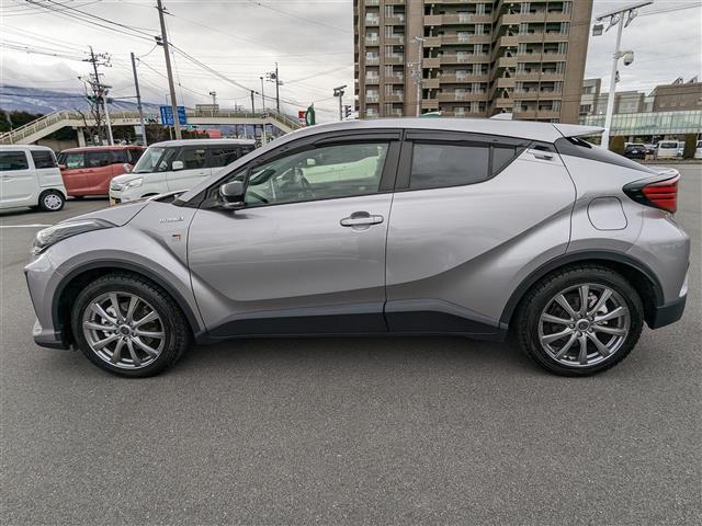 Ｃ－ＨＲ Ｓ　ＧＲスポーツ　純正ナビ　ＵＳＢ接続　Ｂｌｕｅｔｏｏｔｈ接続　ＥＴＣ　ドライブレコーダー　車外カメラ　フロント・バック・全周囲　レーダークルーズコントロール　衝突被害軽減ブレーキ　シートヒーター（5枚目）