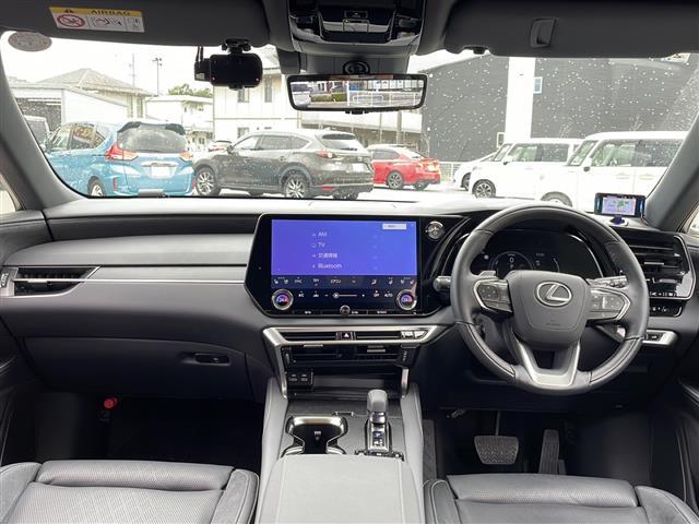 ＲＸ ＲＸ４５０ｈ＋　バージョンＬ　純正１４インチメモリナビ／ＡｐｐｌｅＣａｒＰｌａｙ対応／全周囲カメラ／３６０度ドライブレコーダー／全席シートヒーターベンチレーション／黒革シート／前後コーナーセンサー／ステアリングヒーター／ＥＴＣ（2枚目）