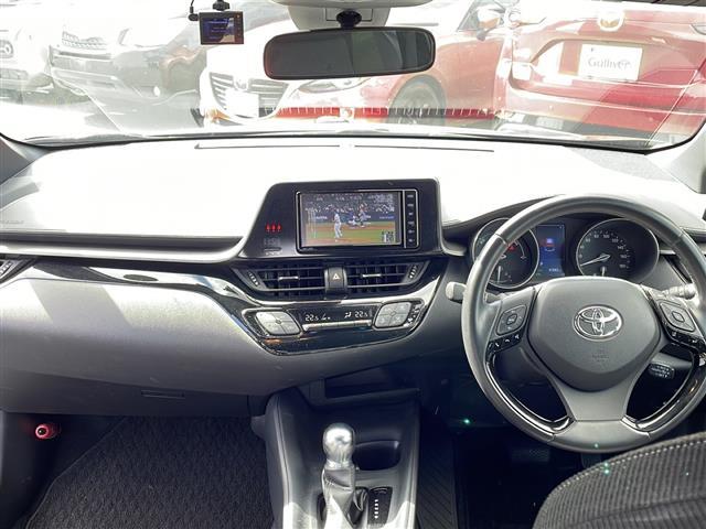 Ｃ－ＨＲ Ｓ　ＬＥＤパッケージ　純正ナビ（ＣＤ／ＤＶＤ／フルセグＴＶ／ＢＴ）／バックカメラ／ビルトインＥＴＣ／レーダークルーズコントロール／革巻きステアリング／ステアリングスイッチ／電動パーキングブレーキ／ブレーキホールド（2枚目）
