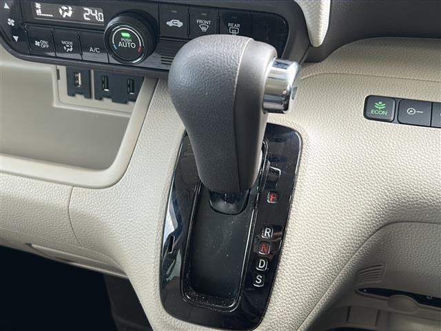 N-BOX G・Lターボホンダセンシング 禁煙車/純正ナビ/バックカメラ/両側電動ドア/レーダークルーズコントロール/前後ドライブレコーダー/ロールサンシェード/革巻きステアリング/パドルシフト/LEDヘッドライト/スマートキー/スペアキー(31枚目)