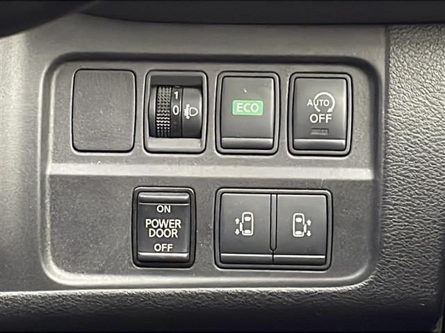 セレナ Ｘ　Ｖセレクション　禁煙車／プロパイロット／純正７インチナビ（ＣＤ／フルセグＴＶ／Ｂｌｕｅｔｏｏｔｈ／ＳＤ）／インテリジェントアラウンドビューモニター／ビルトインＥＴＣ／インテリジェントルームミラー／ドライブレコーダー（3枚目）