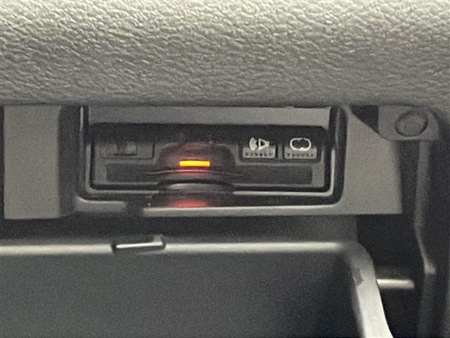 セレナ Ｘ　Ｖセレクション　禁煙車／プロパイロット／純正７インチナビ（ＣＤ／フルセグＴＶ／Ｂｌｕｅｔｏｏｔｈ／ＳＤ）／インテリジェントアラウンドビューモニター／ビルトインＥＴＣ／インテリジェントルームミラー／ドライブレコーダー（6枚目）