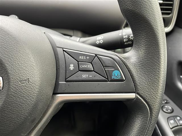 セレナ Ｘ　Ｖセレクション　禁煙車／プロパイロット／純正７インチナビ（ＣＤ／フルセグＴＶ／Ｂｌｕｅｔｏｏｔｈ／ＳＤ）／インテリジェントアラウンドビューモニター／ビルトインＥＴＣ／インテリジェントルームミラー／ドライブレコーダー（27枚目）