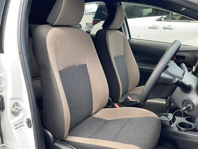 アクア S グランパー 禁煙車/社外ナビ(CD/DVD/フルセグTV/Bluetooth)/バックカメラ/ETC/ステアリングスイッチ/LEDヘッドライト/スマートキー/Pスタート/電動格納ミラー/純正フロアマット(7枚目)