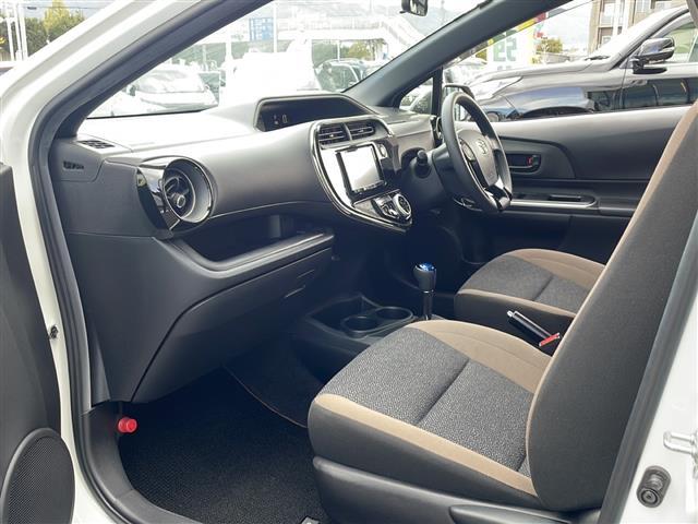 アクア S グランパー 禁煙車/社外ナビ(CD/DVD/フルセグTV/Bluetooth)/バックカメラ/ETC/ステアリングスイッチ/LEDヘッドライト/スマートキー/Pスタート/電動格納ミラー/純正フロアマット(8枚目)