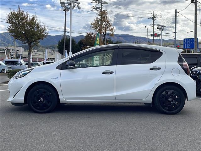 アクア S グランパー 禁煙車/社外ナビ(CD/DVD/フルセグTV/Bluetooth)/バックカメラ/ETC/ステアリングスイッチ/LEDヘッドライト/スマートキー/Pスタート/電動格納ミラー/純正フロアマット(17枚目)