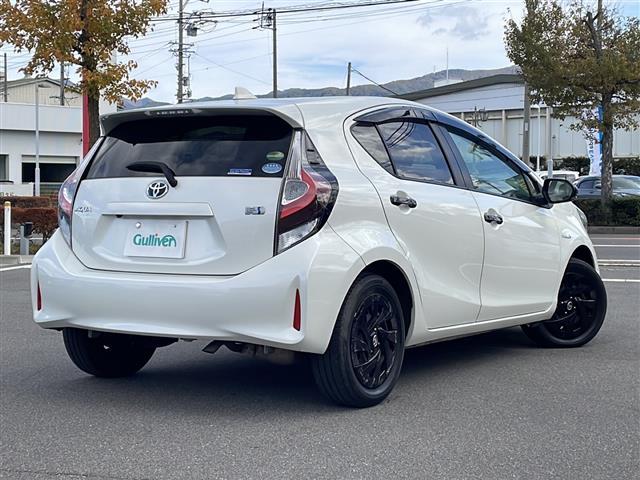 アクア S グランパー 禁煙車/社外ナビ(CD/DVD/フルセグTV/Bluetooth)/バックカメラ/ETC/ステアリングスイッチ/LEDヘッドライト/スマートキー/Pスタート/電動格納ミラー/純正フロアマット(20枚目)