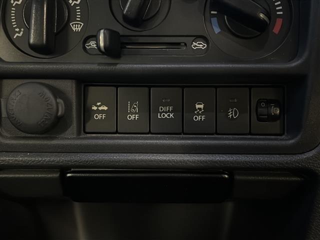 ミニキャブトラック G 禁煙車/4WD/レーダーブレーキサポート/5MT/パワーステアリング/パワーウィンドゥ/AC/ドアバイザー/フォグランプ/荷室灯/スタッドレス/スペアタイヤ/後方コーナーセンサー/横滑り防止装置(2枚目)