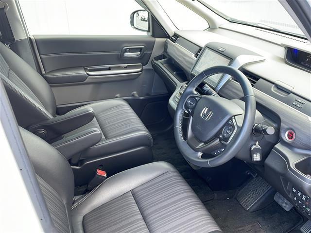 フリード＋ハイブリッド ハイブリッドＥＸ　禁煙車／純正ナビ（ＣＤ／ＤＶＤ／フルセグＴＶ／Ｂｌｕｅｔｏｏｔｈ）／バックカメラ／ビルトインＥＴＣ／シートヒーター／ドライブレコーダー／両側パワースライドドア／革巻きステアリング（10枚目）