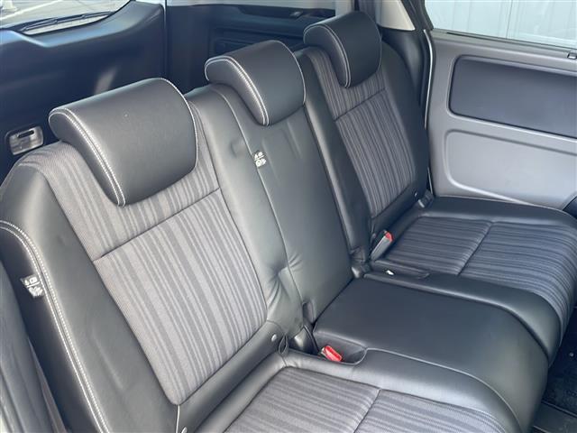 フリード＋ハイブリッド ハイブリッドＥＸ　禁煙車／純正ナビ（ＣＤ／ＤＶＤ／フルセグＴＶ／Ｂｌｕｅｔｏｏｔｈ）／バックカメラ／ビルトインＥＴＣ／シートヒーター／ドライブレコーダー／両側パワースライドドア／革巻きステアリング（12枚目）