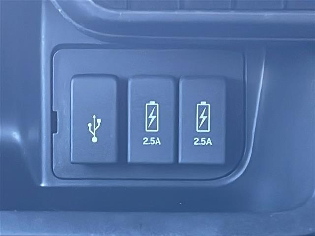 Ｎ－ＢＯＸカスタム Ｇ・Ｌターボホンダセンシング　禁煙車／純正８型ナビ（ＦＭ／ＡＭ／Ｂｌｕｅｔｏｏｔｈ／フルセグＴＶ／ＣＤ／ＤＶＤ）／ドライブレコーダー／バックカメラ／両側電動スライドドア／ＥＴＣ／パドルシフト／衝突被害軽減システム／レーンキープ（5枚目）