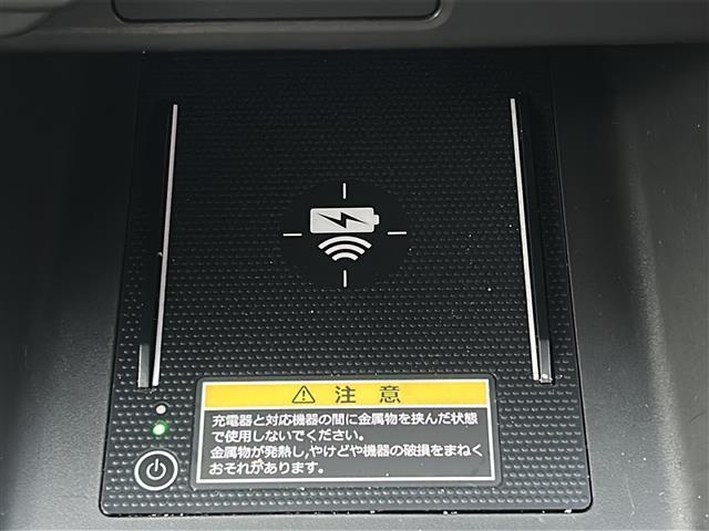 シビック e:HEV 禁煙車/BOSEプレミアムサウンド/純正9インチディスプレイオーディオ(ナビ機能付/フルセグTV/Bluetooth)/バックカメラ/ビルトインETC2.0/シートヒーター/パワーシート/置くだけ充電(4枚目)