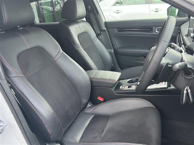 シビック e:HEV 禁煙車/BOSEプレミアムサウンド/純正9インチディスプレイオーディオ(ナビ機能付/フルセグTV/Bluetooth)/バックカメラ/ビルトインETC2.0/シートヒーター/パワーシート/置くだけ充電(11枚目)