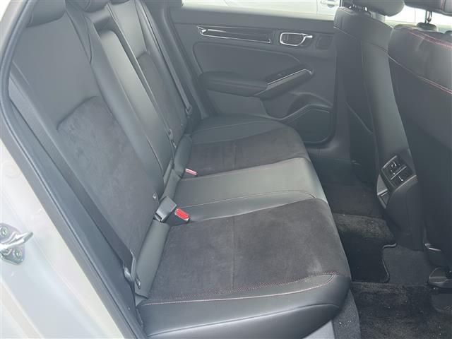 シビック e:HEV 禁煙車/BOSEプレミアムサウンド/純正9インチディスプレイオーディオ(ナビ機能付/フルセグTV/Bluetooth)/バックカメラ/ビルトインETC2.0/シートヒーター/パワーシート/置くだけ充電(13枚目)