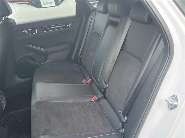 シビック e:HEV 禁煙車/BOSEプレミアムサウンド/純正9インチディスプレイオーディオ(ナビ機能付/フルセグTV/Bluetooth)/バックカメラ/ビルトインETC2.0/シートヒーター/パワーシート/置くだけ充電(14枚目)