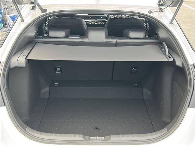 シビック e:HEV 禁煙車/BOSEプレミアムサウンド/純正9インチディスプレイオーディオ(ナビ機能付/フルセグTV/Bluetooth)/バックカメラ/ビルトインETC2.0/シートヒーター/パワーシート/置くだけ充電(15枚目)
